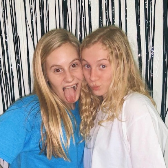 Meet your Posher, Ava - Picture 1 of 1